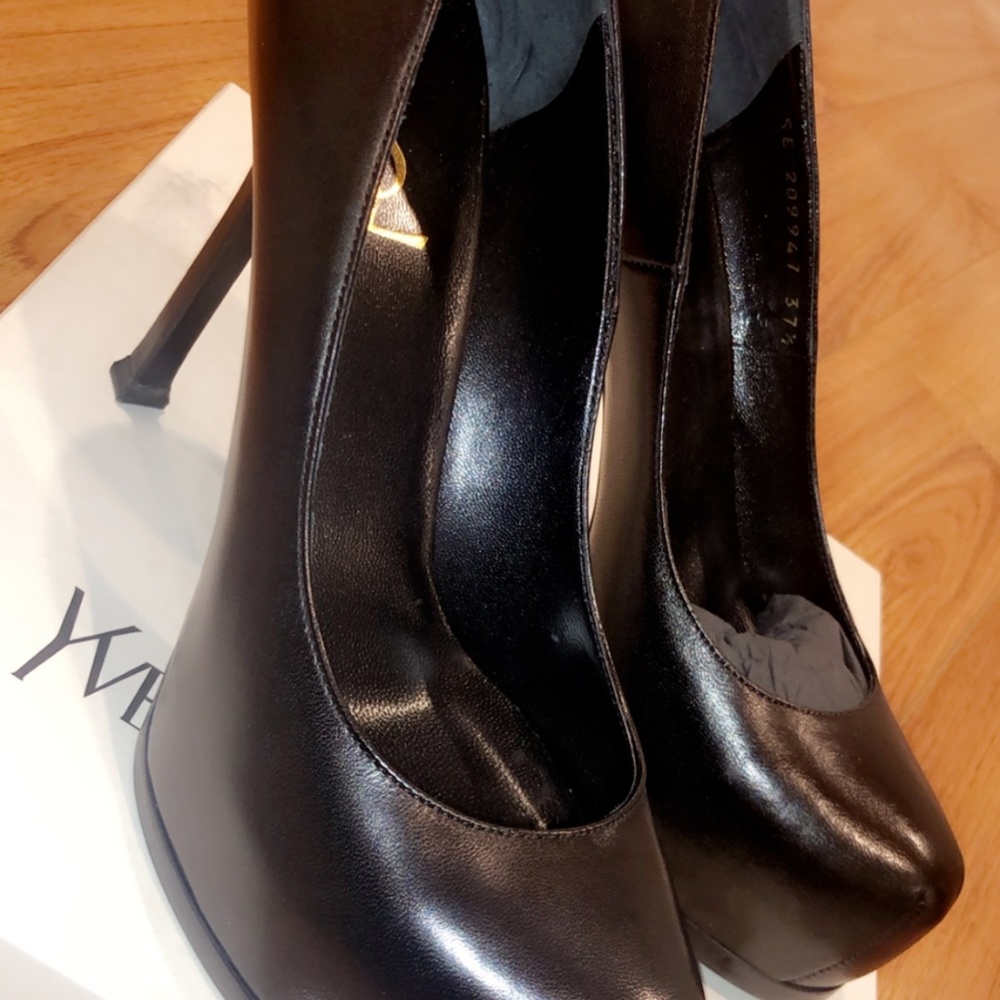 Yves Saint Laurent Pump